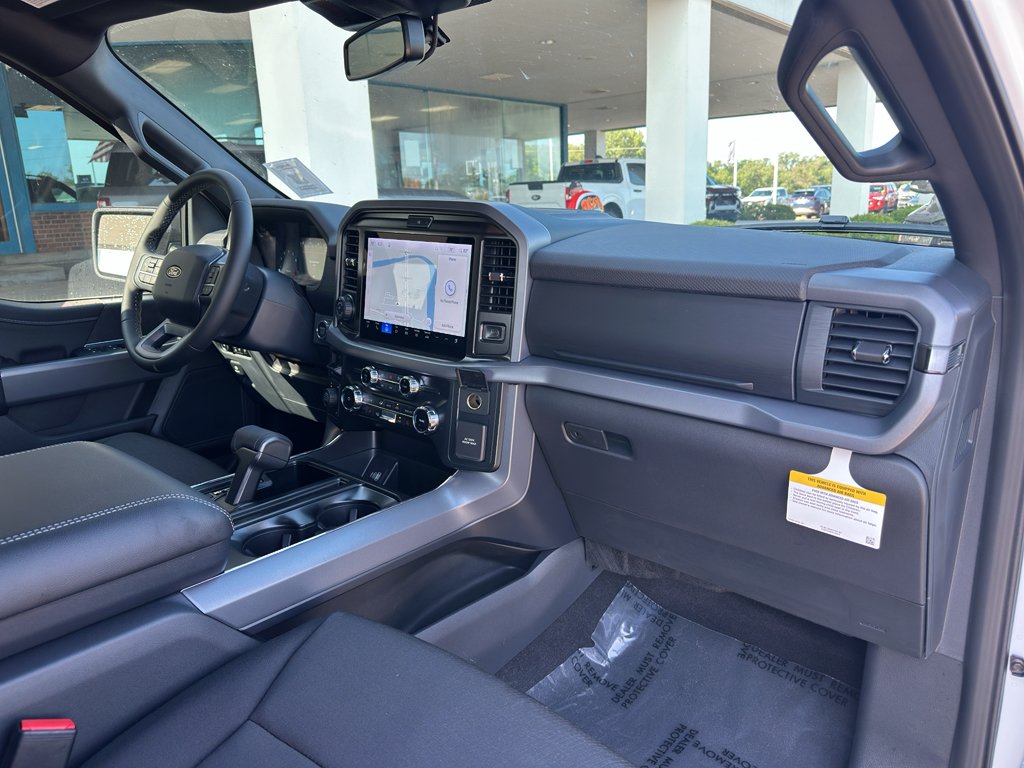 New 2026 Oxford White Ford XLT image 32