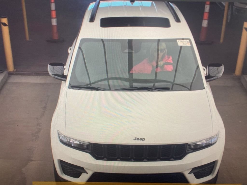 Used 2024 White Jeep Altitude X image 5
