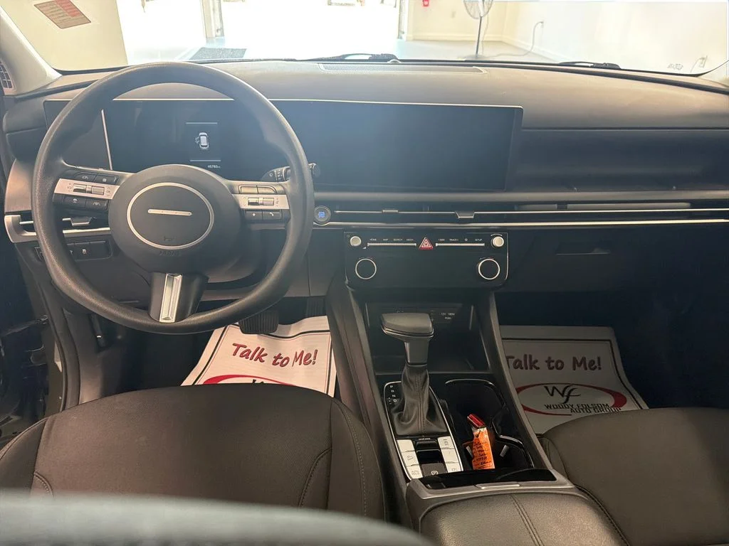 Used 2025 Green Hyundai SEL image 15