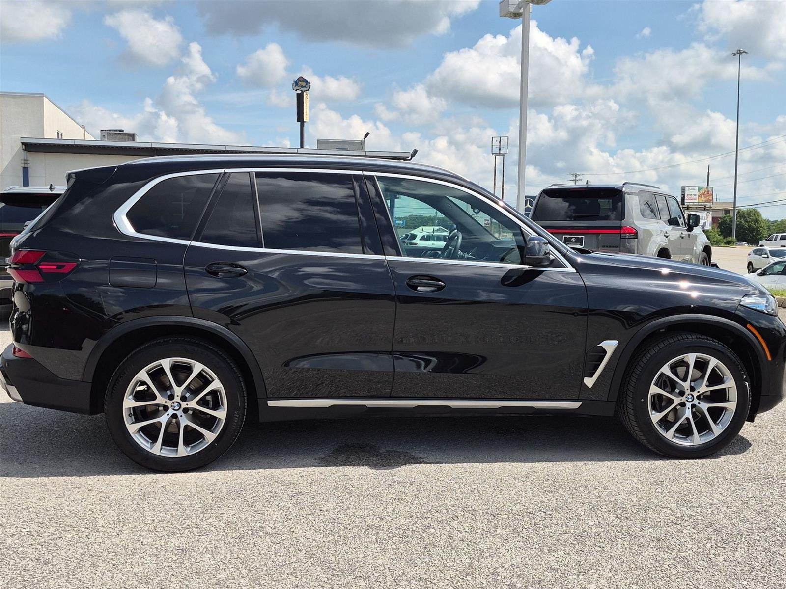 Used 2024 Black Sapphire Metallic BMW xDrive40i image 6