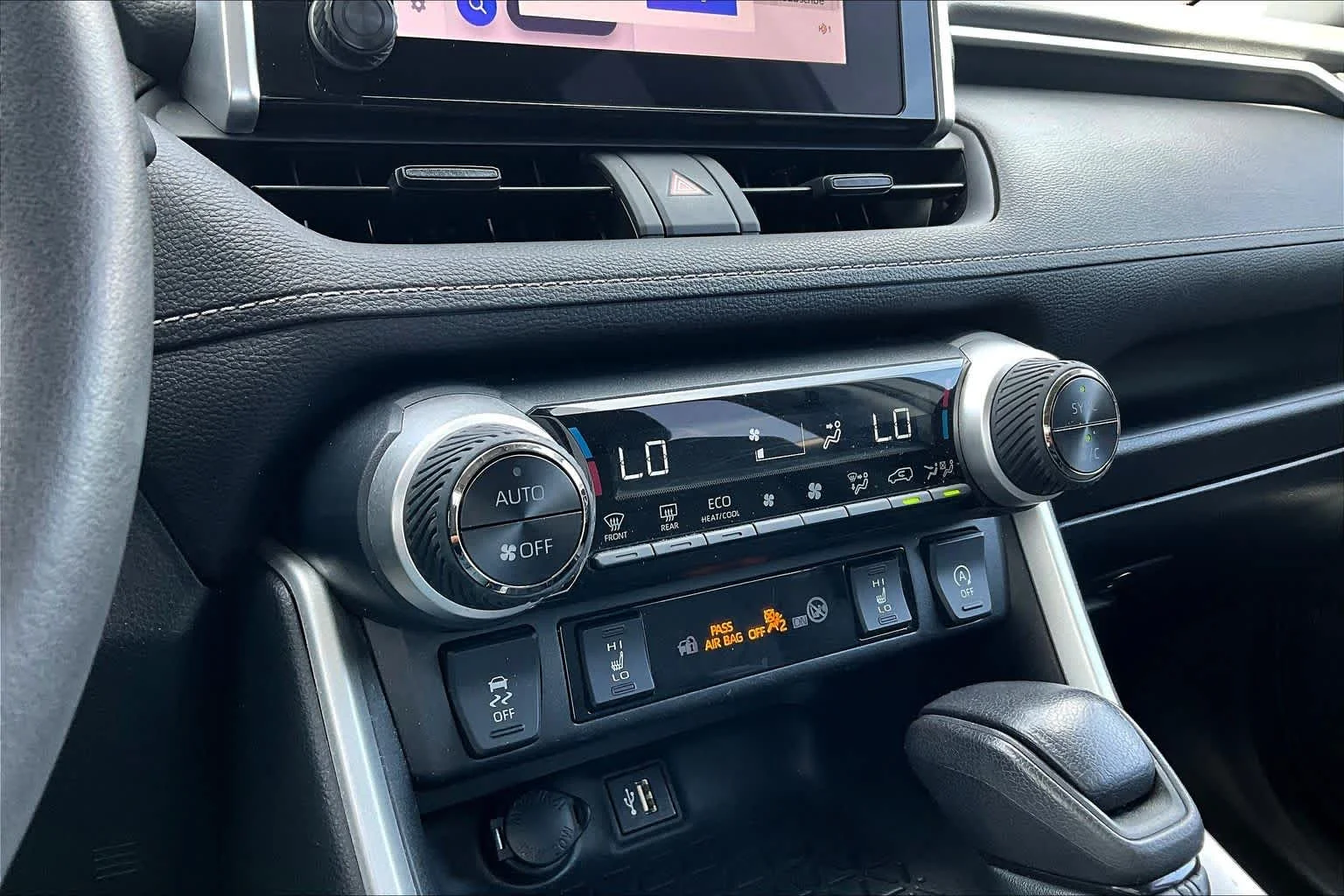 2023 Toyota RAV4 XLE - Photo 35