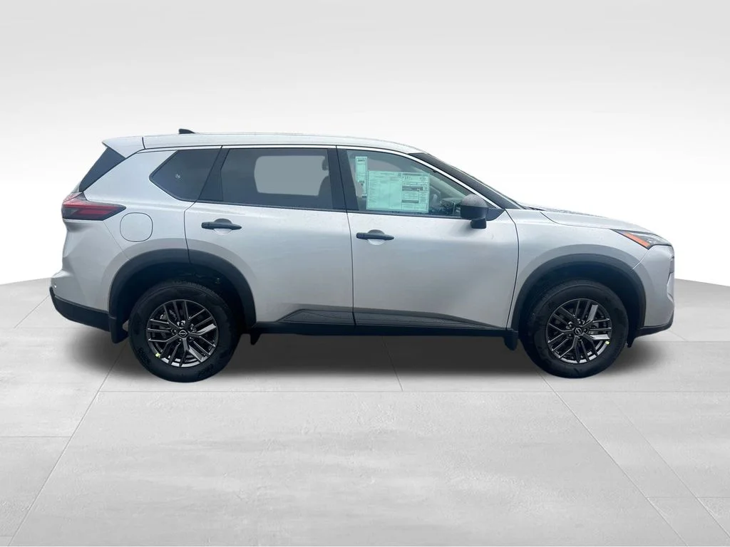 Used 2025 Silver Nissan S image 7