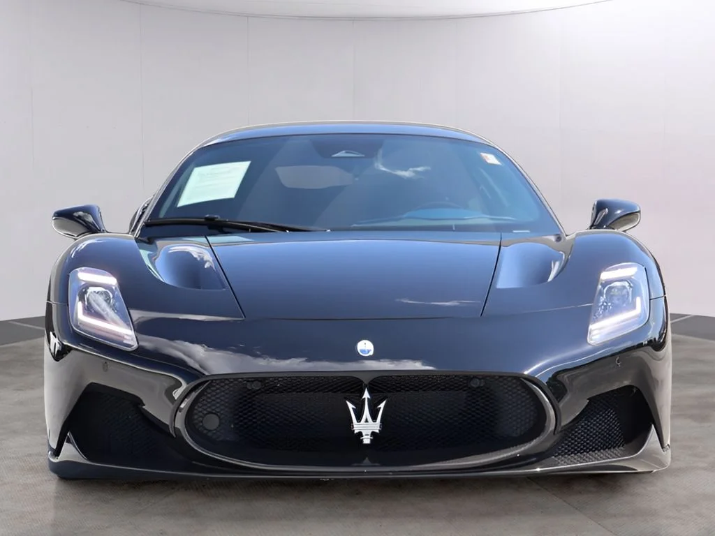 Used 2023 Nero Essenza Solid Maserati Base image 2