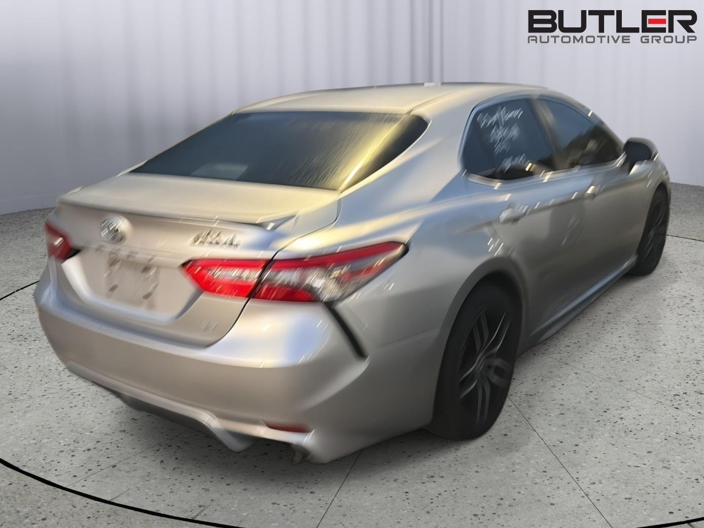 Used 2018 Celestial Silver Metallic Toyota SE image 5