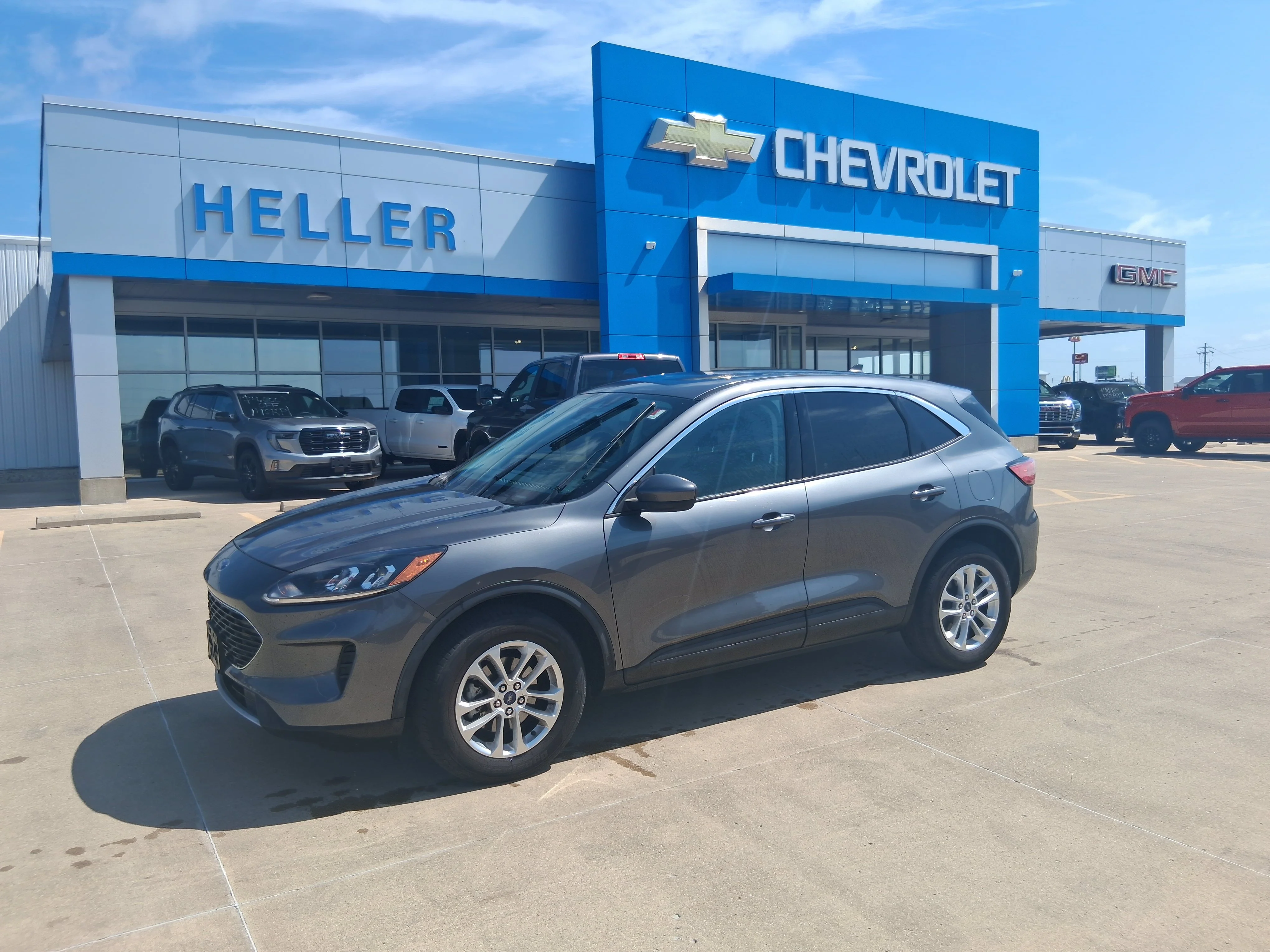 Used 2021 Gray Metallic Ford SE image 3