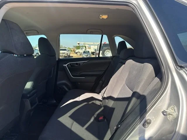 2019 Toyota RAV4 LE - Photo 33