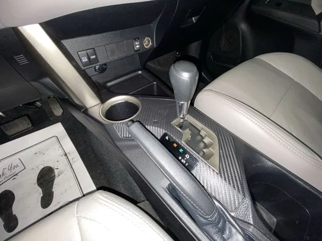 Used 2014 Silver Toyota XLE image 19