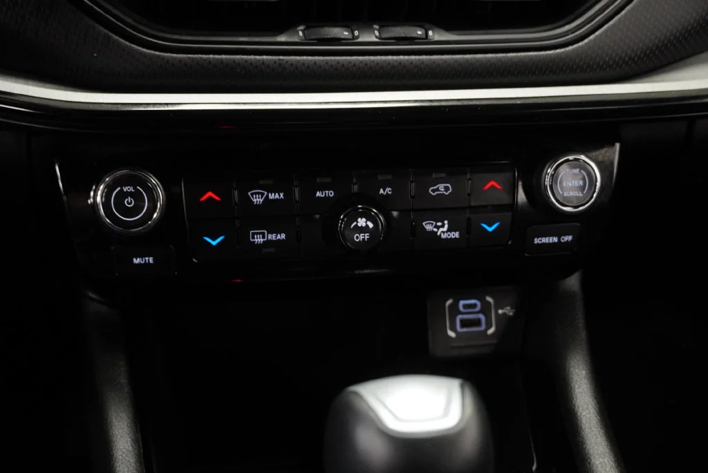 Certified Used 2025 Silver Jeep Trailhawk image 24