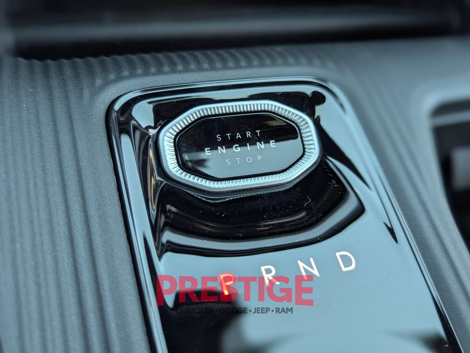 New 2026 Diamond Black Crystal Pearl-Coat Exterior Paint Jeep Limited image 16