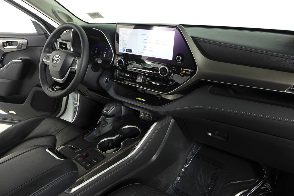 Used 2023 Pearl Toyota Limited image 13