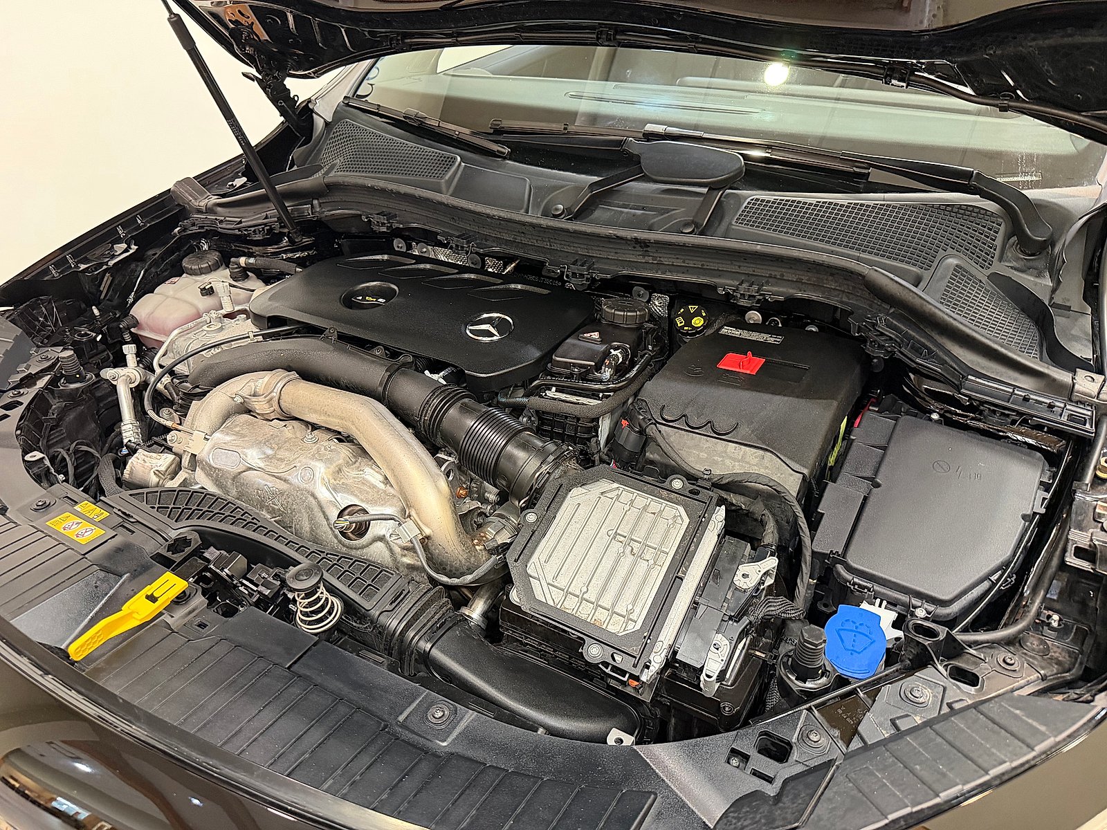 Certified Used 2025 Night Black Mercedes-Benz 4MATIC® image 27