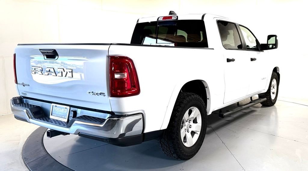 Used 2025 White Ram Big Horn/Lone Star image 4
