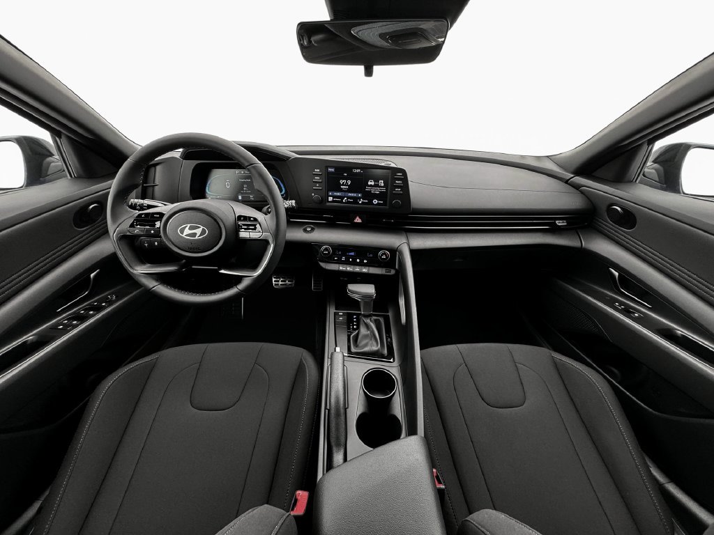 2025 Hyundai Elantra SEL - Photo 15