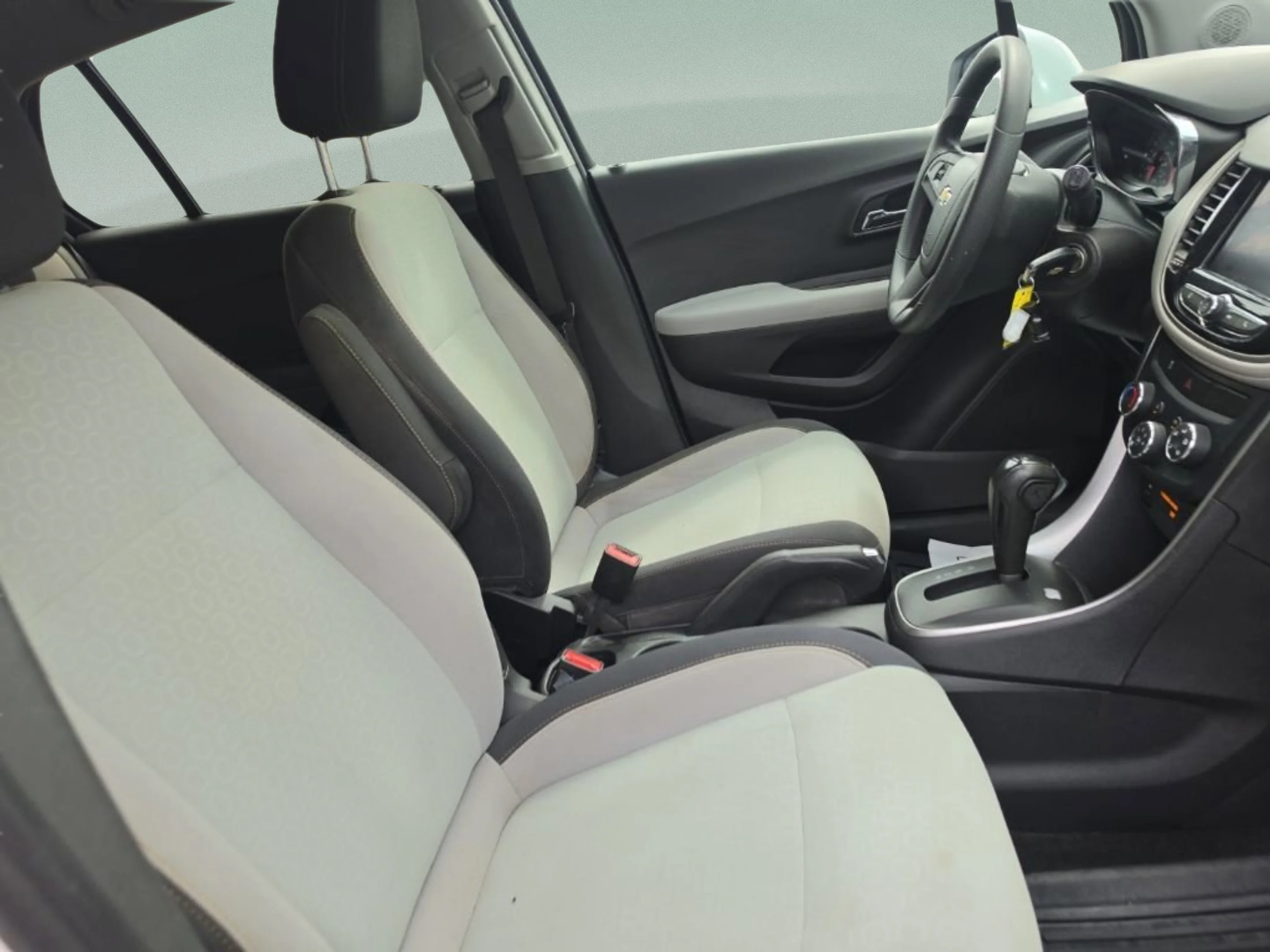 Used 2020 SUMMIT WHITE Chevrolet LS image 31