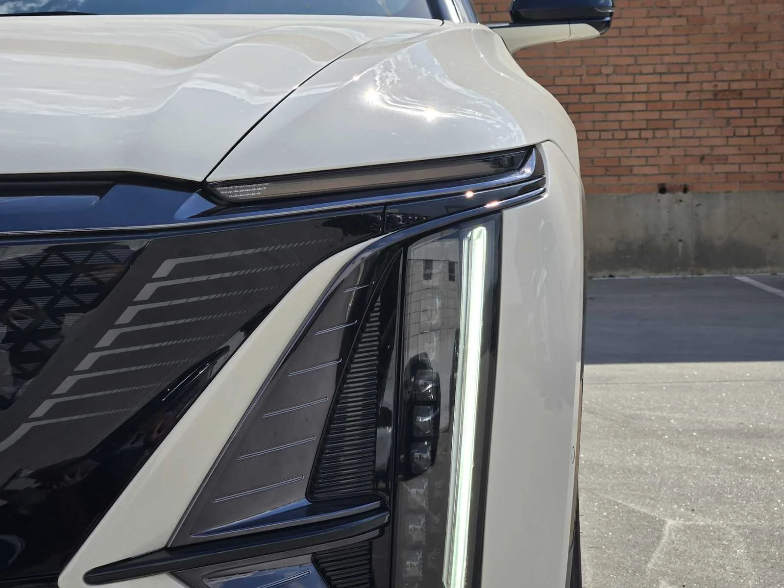 New 2027 Cashmere Cadillac Sport image 5