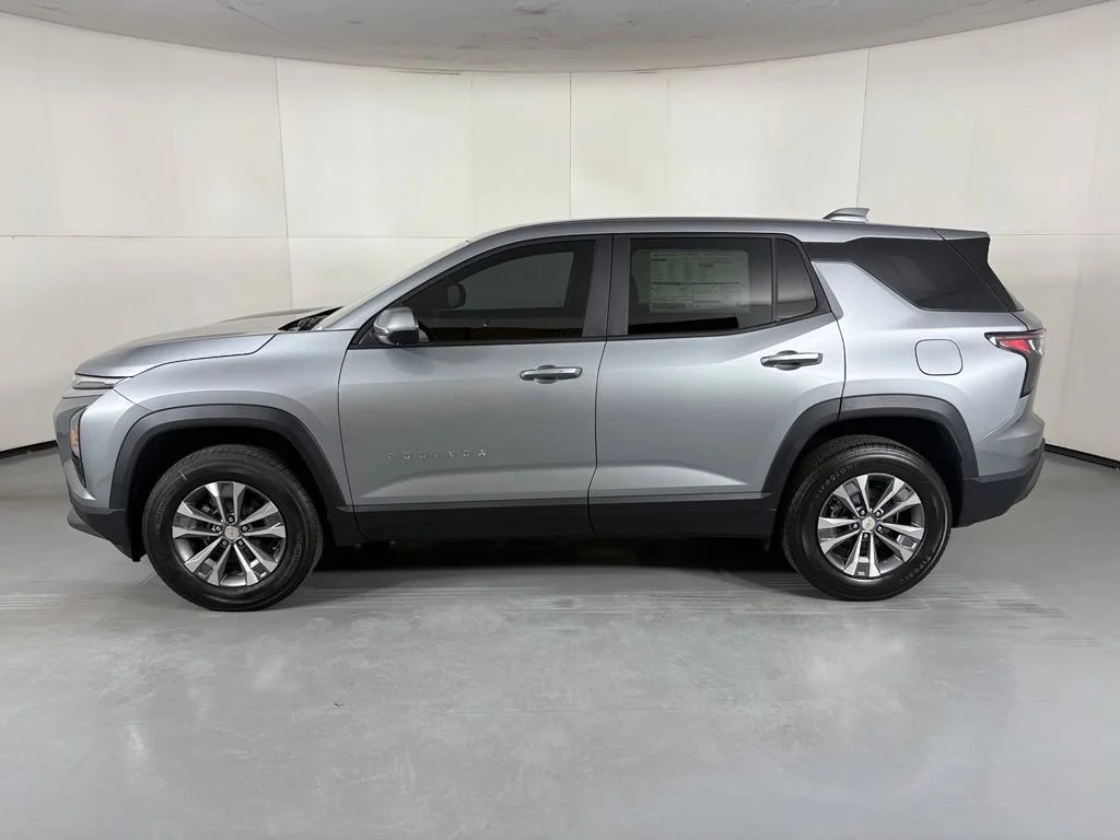 2027 Chevrolet Equinox LT - Photo 6