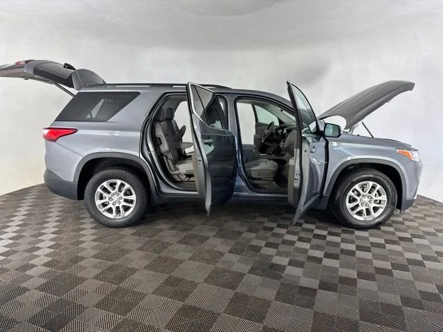 Used 2019 Gray Chevrolet 3LT image 16