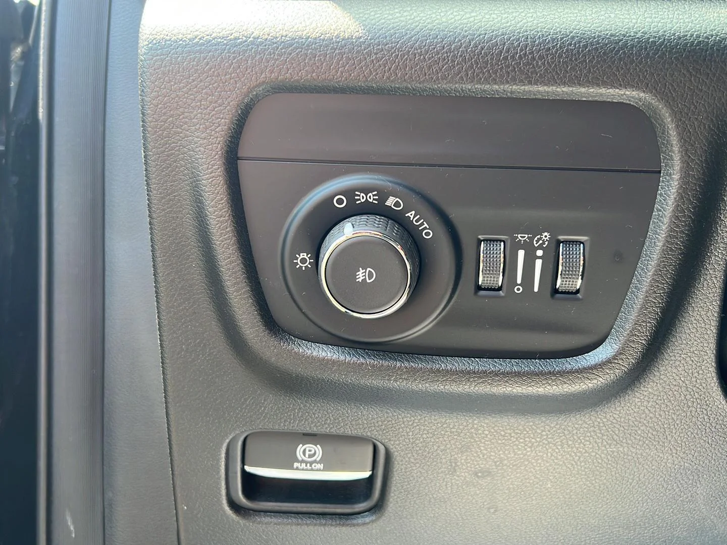 Used 2021 Diamond Black Crystal Pearlcoat Jeep Overland image 25