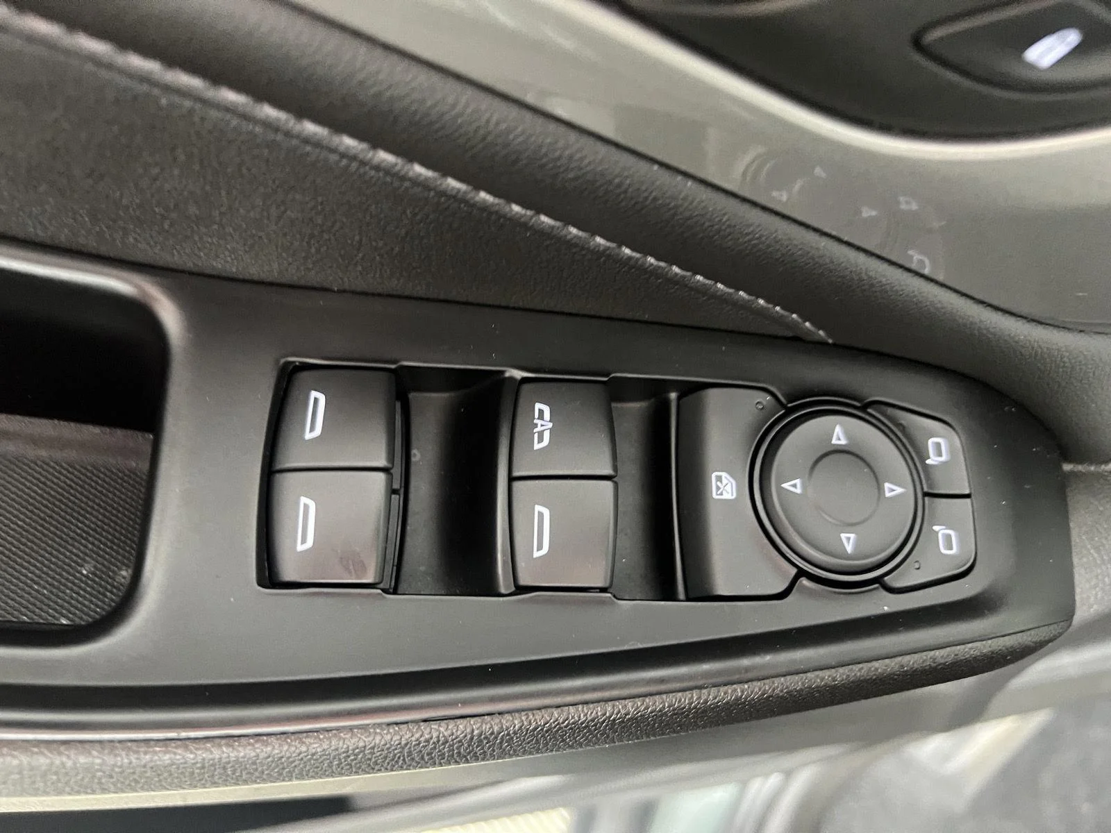Used 2023 Silver Sage Metallic Chevrolet LT Cloth image 11