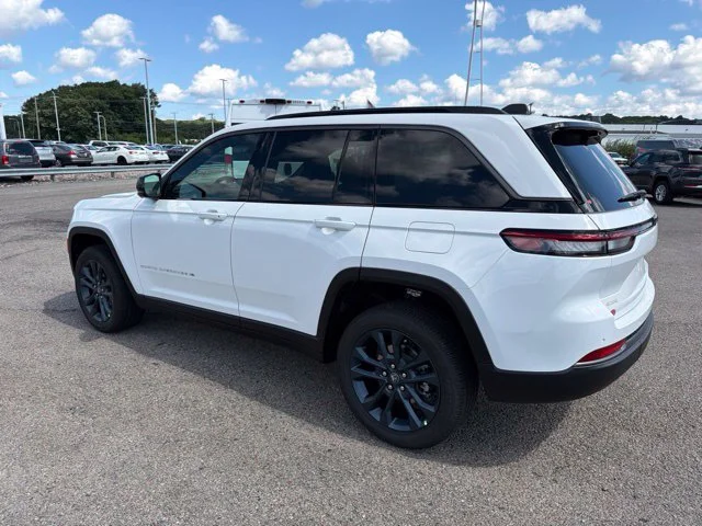 New 2026 White Jeep  image 5