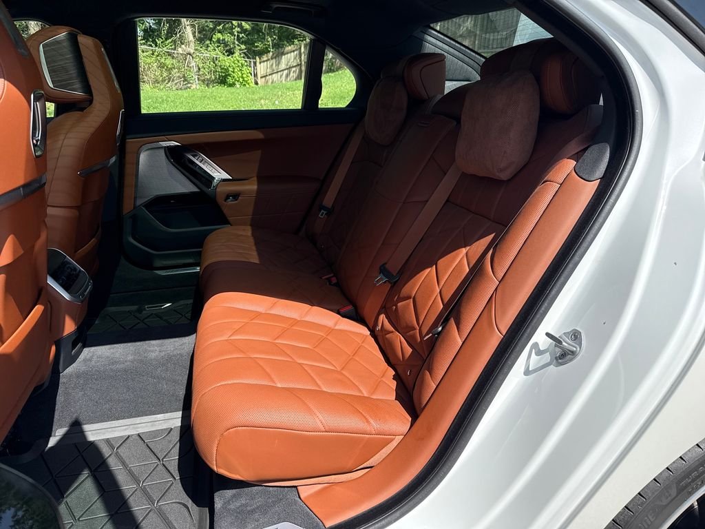 Used 2026 White BMW 760i xDrive image 26