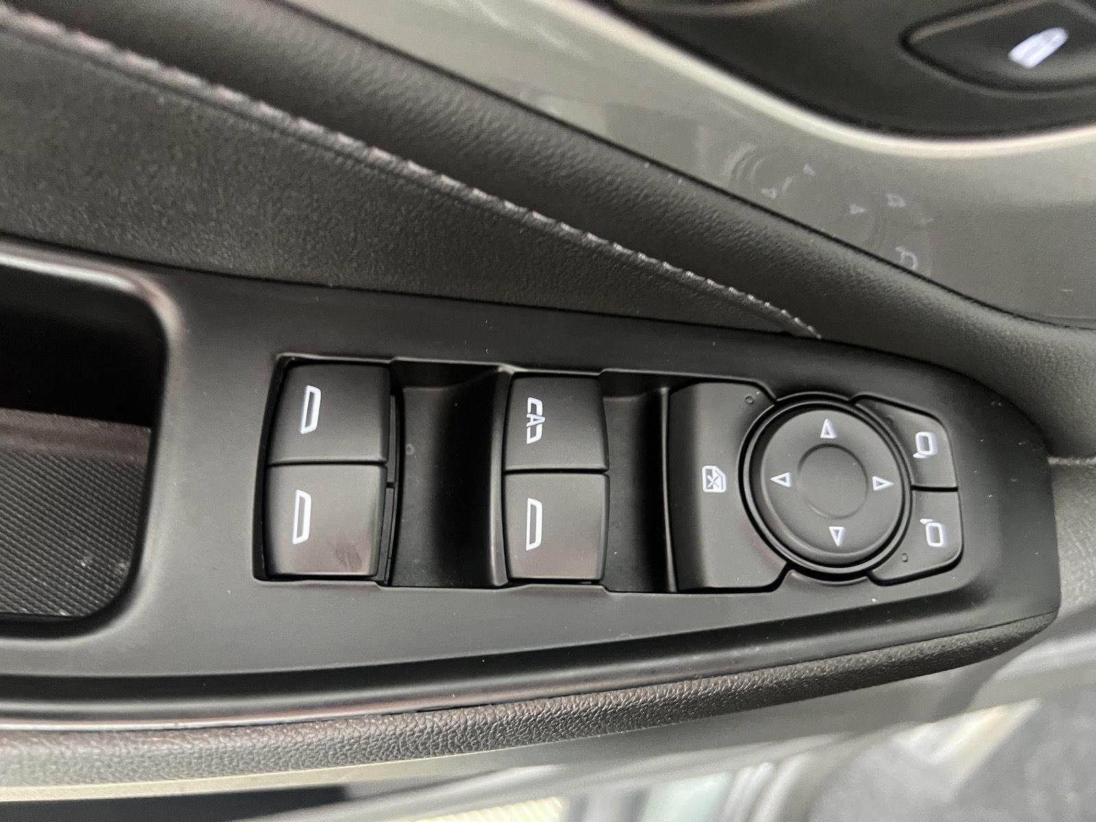 Used 2023 Silver Sage Chevrolet LT image 11