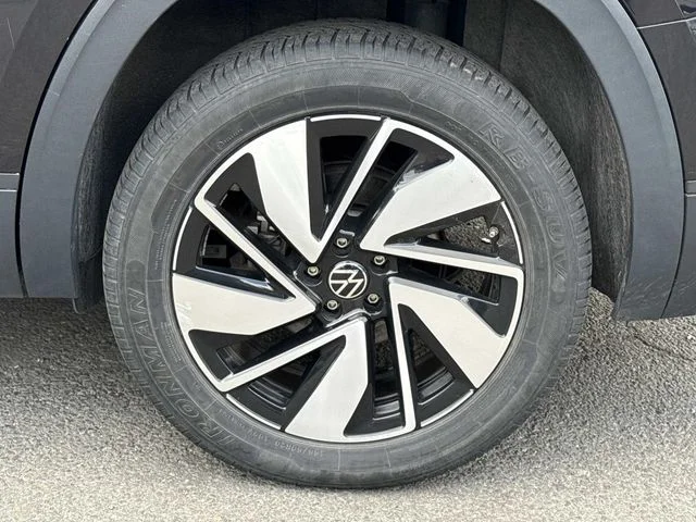 Used 2024  Volkswagen 2.0T SE w/Technology image 10