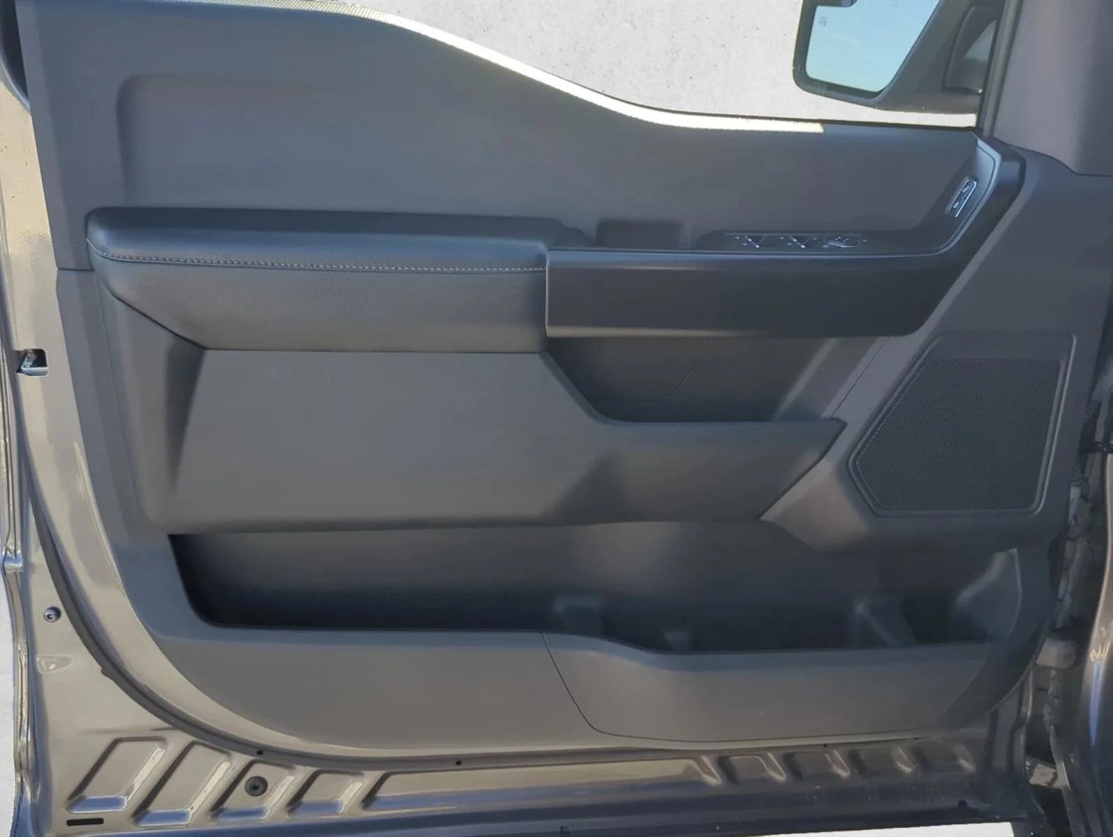 Used 2021 Carbonized Gray Metallic Ford XL image 6