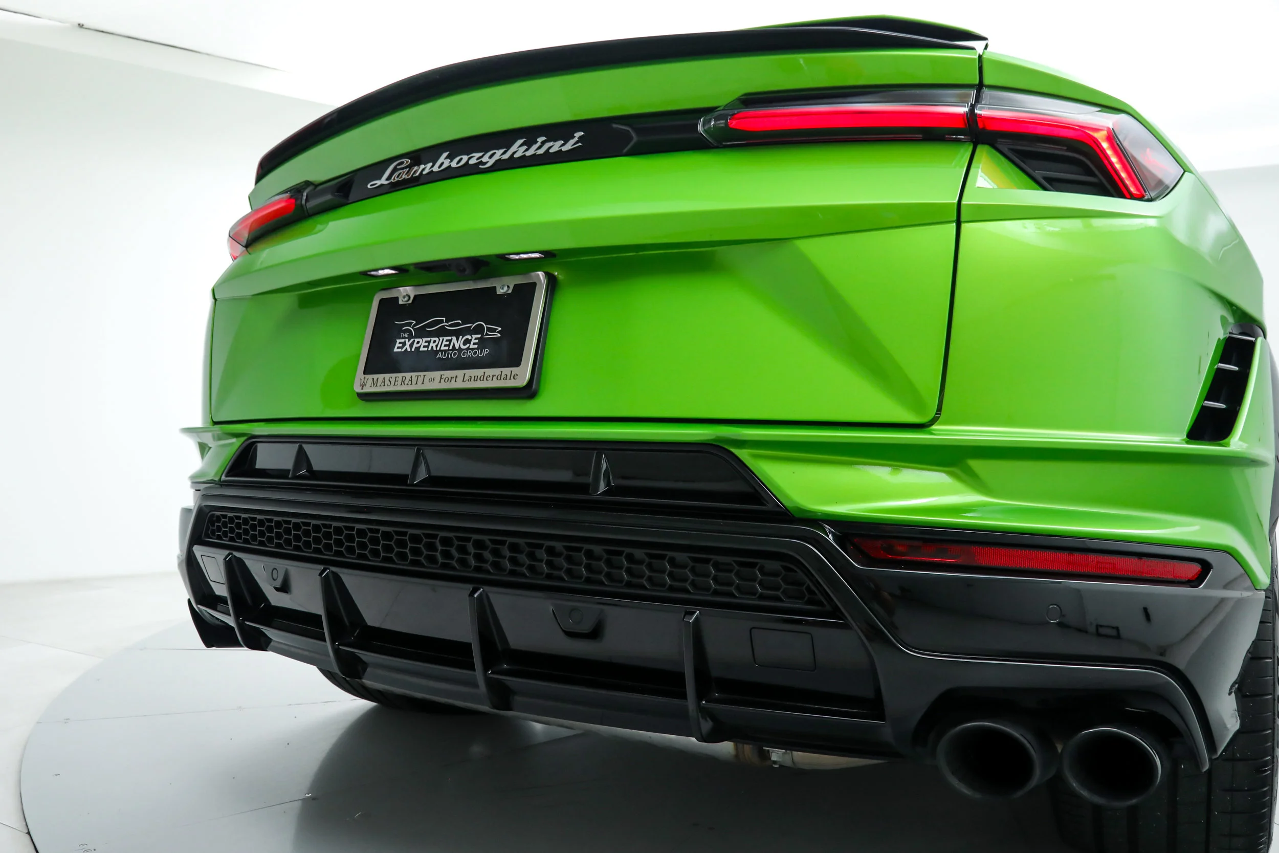 Used 2024 Green Lamborghini S image 13