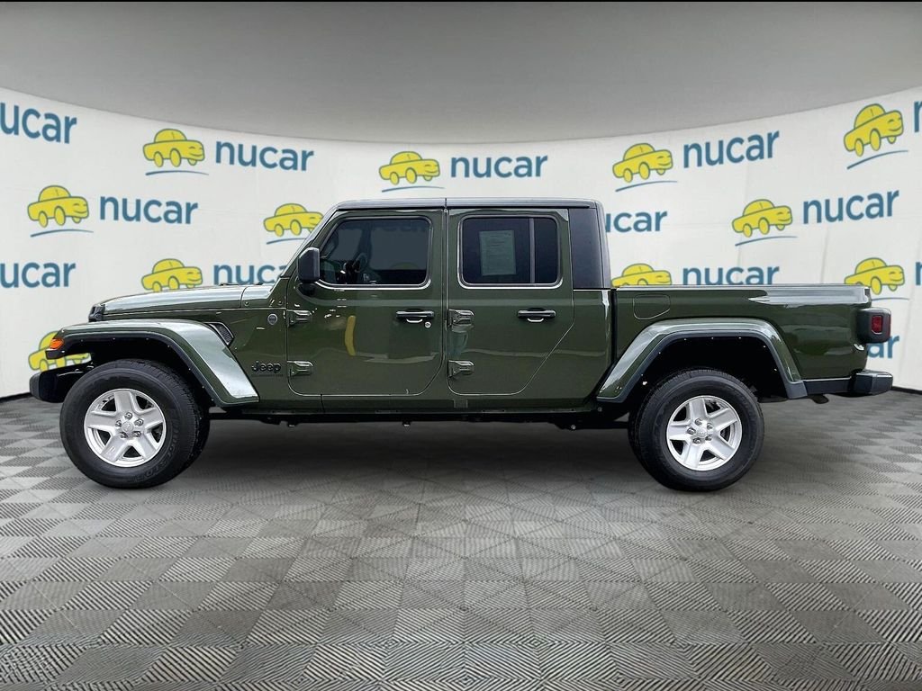 Used 2022 Green Jeep Sport image 4