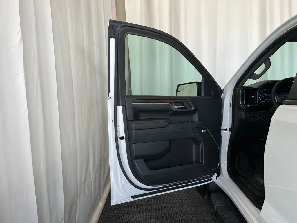 Used 2024 White Chevrolet RST image 17