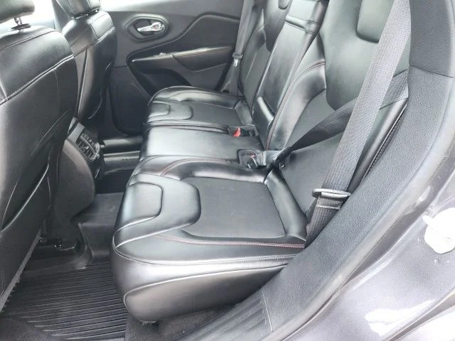 Used 2019 Crystal Metallic Jeep Trailhawk image 40