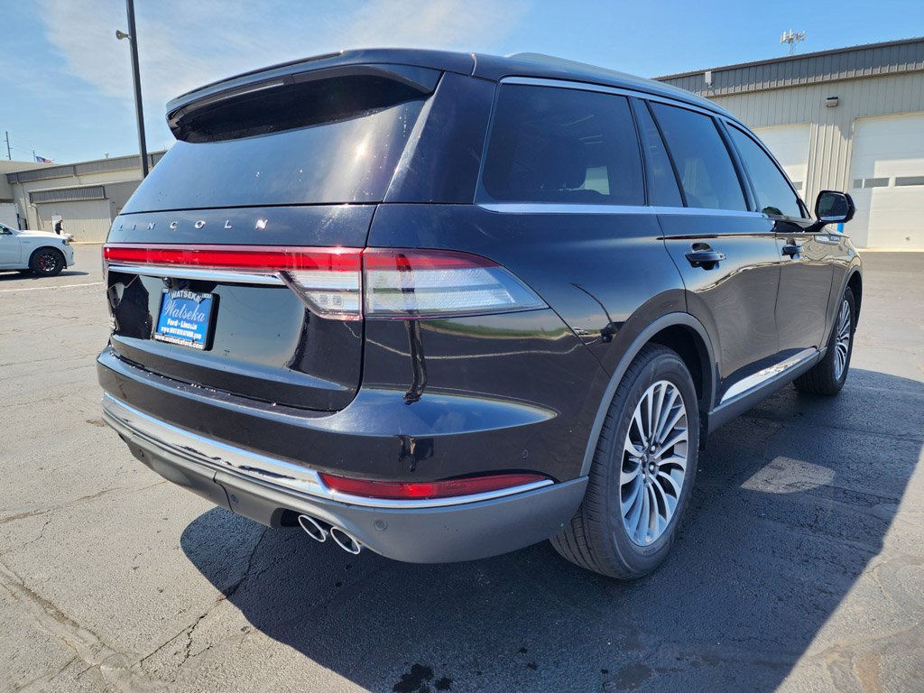 Used 2020 Infinite Black Metallic Lincoln Reserve image 5