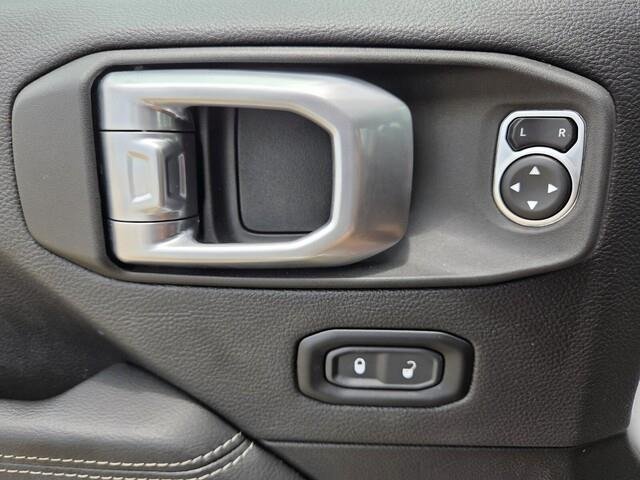 Used 2021 Bright White Clearcoat Jeep Unlimited Sahara image 22