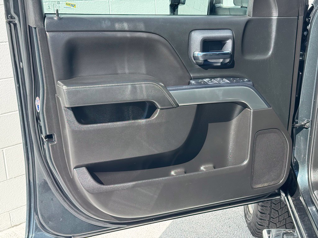 Used 2018 Gray Chevrolet LT image 29