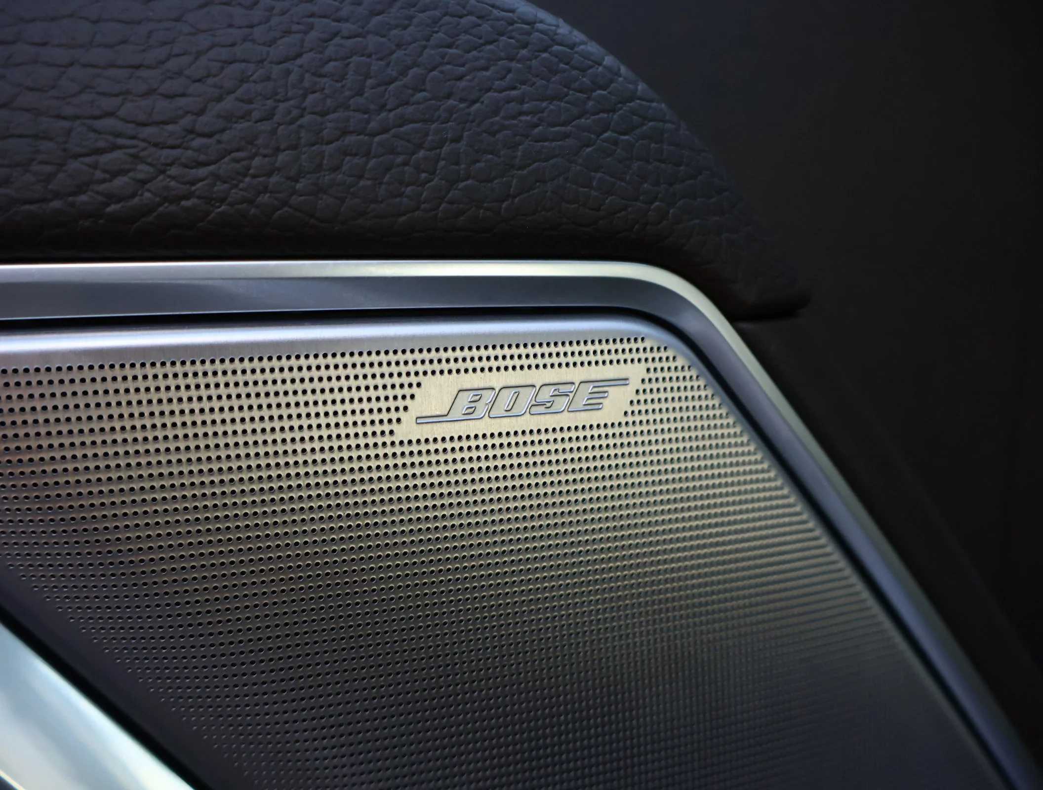 Used 2025 White Frost Tricoat GMC Denali image 10