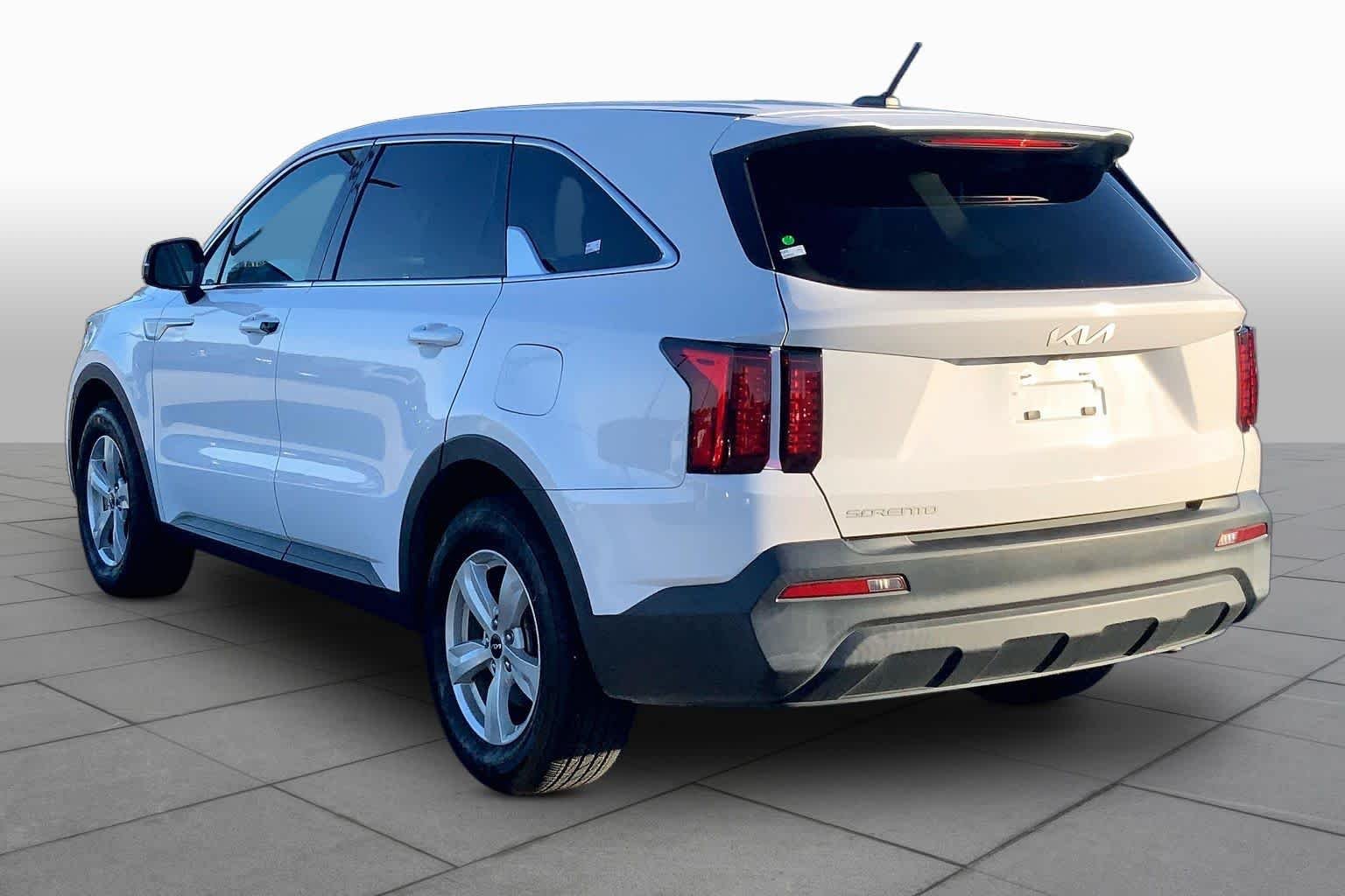 Used 2023 Glacial White Pearl Kia LX image 11