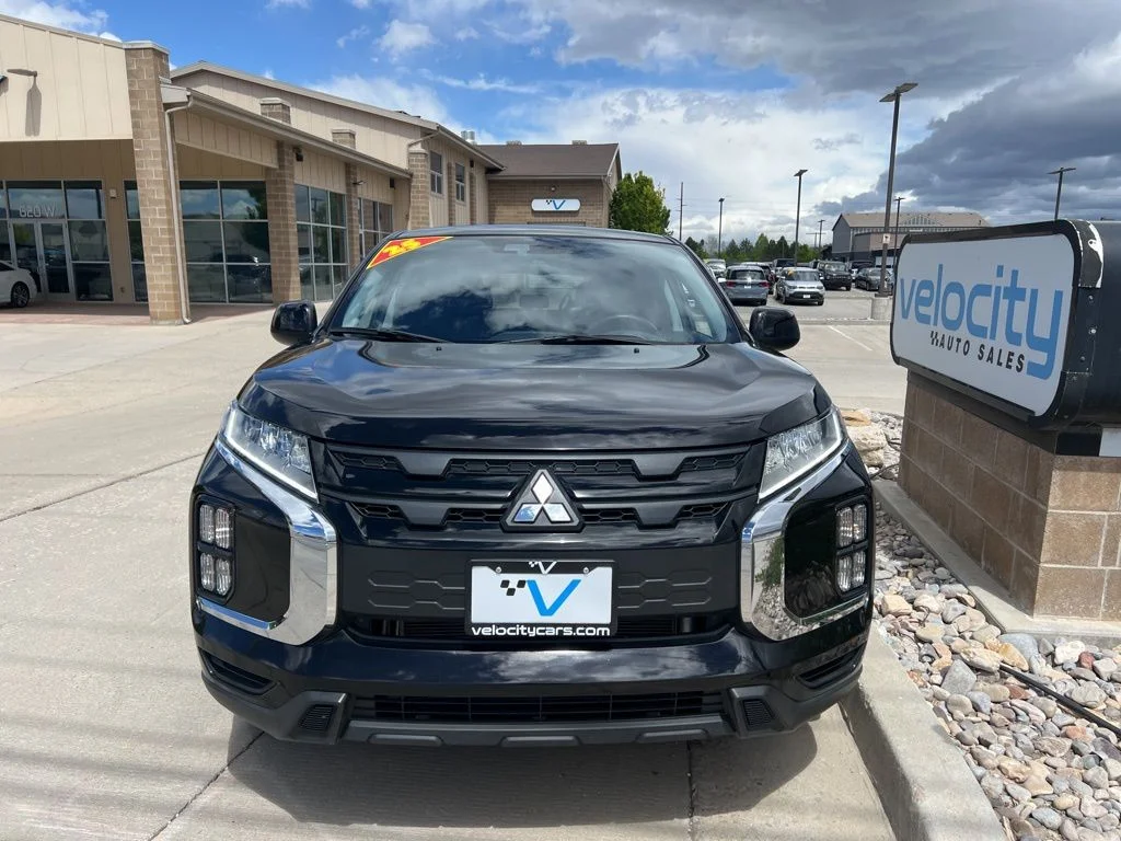 Used 2025 Gray Mitsubishi 2.0 ES image 2