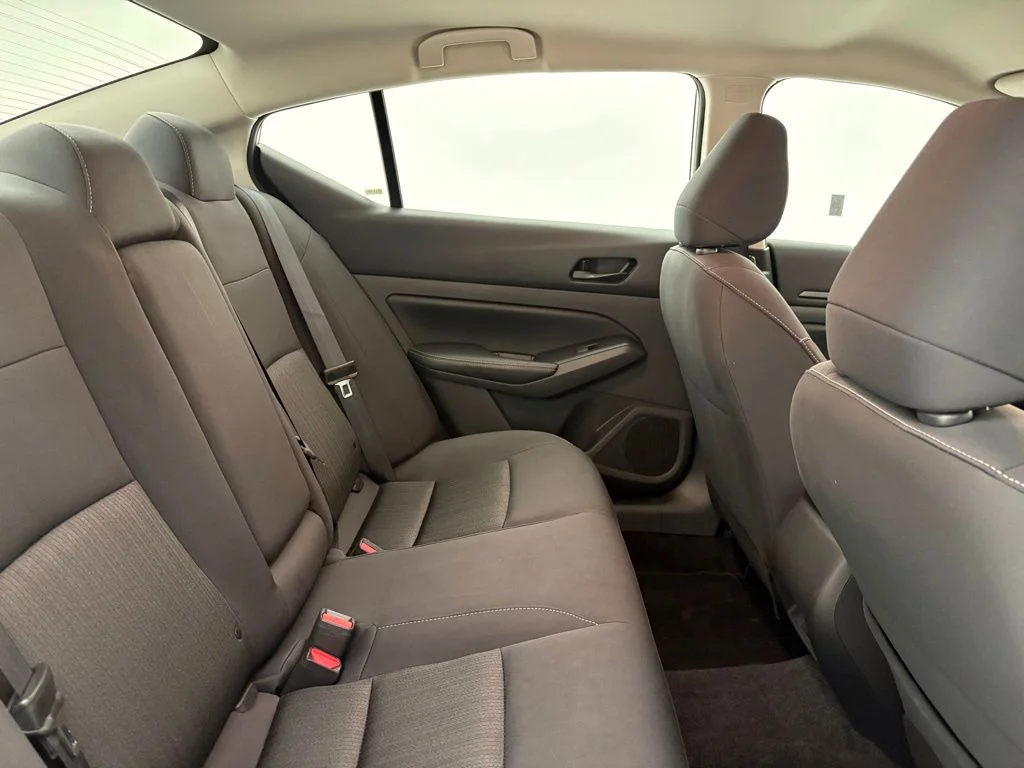 Used 2025 Silver Nissan 2.5 SV image 30
