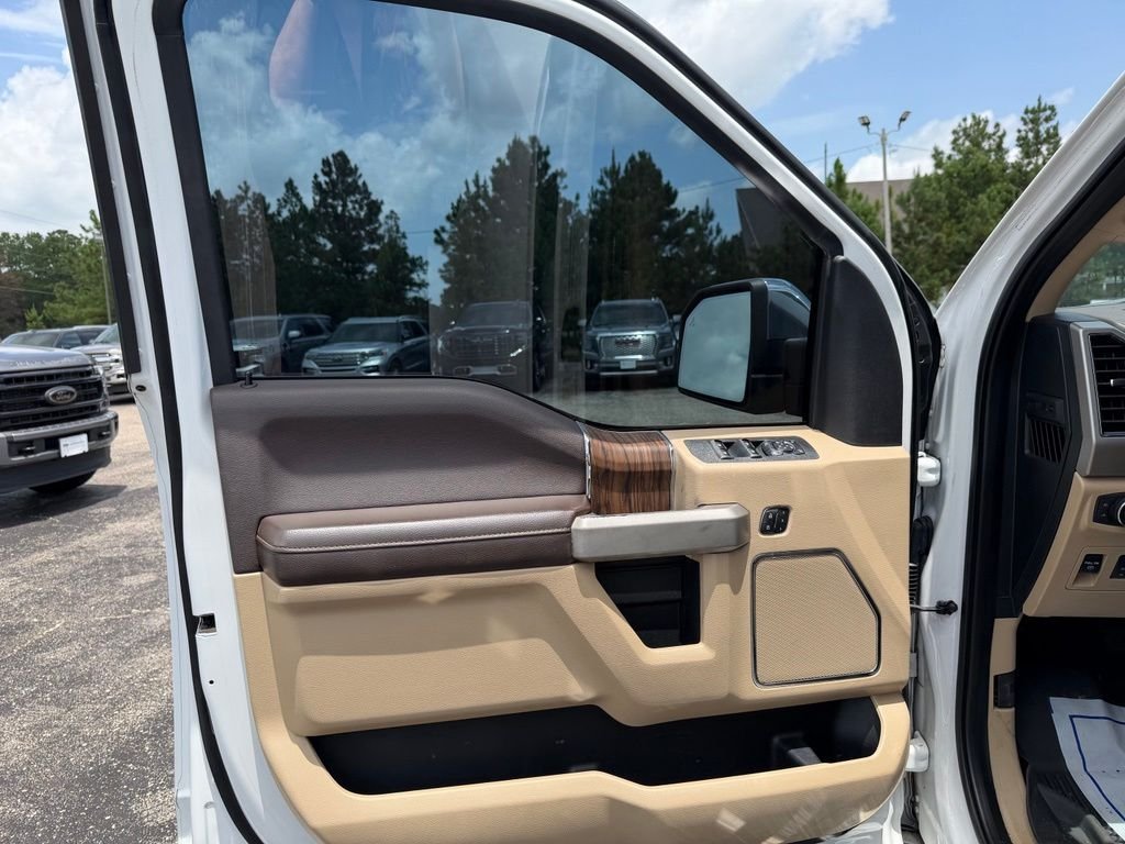 Used 2020  Ford Lariat image 24