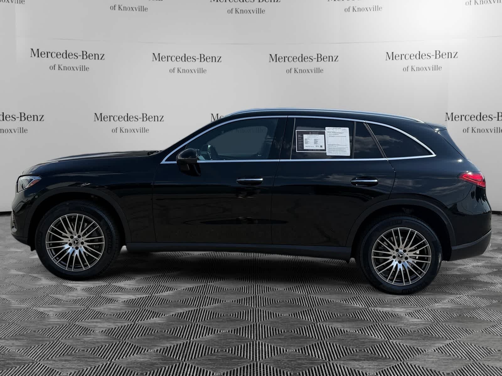 Certified Used 2025  Mercedes-Benz GLC 300 image 2