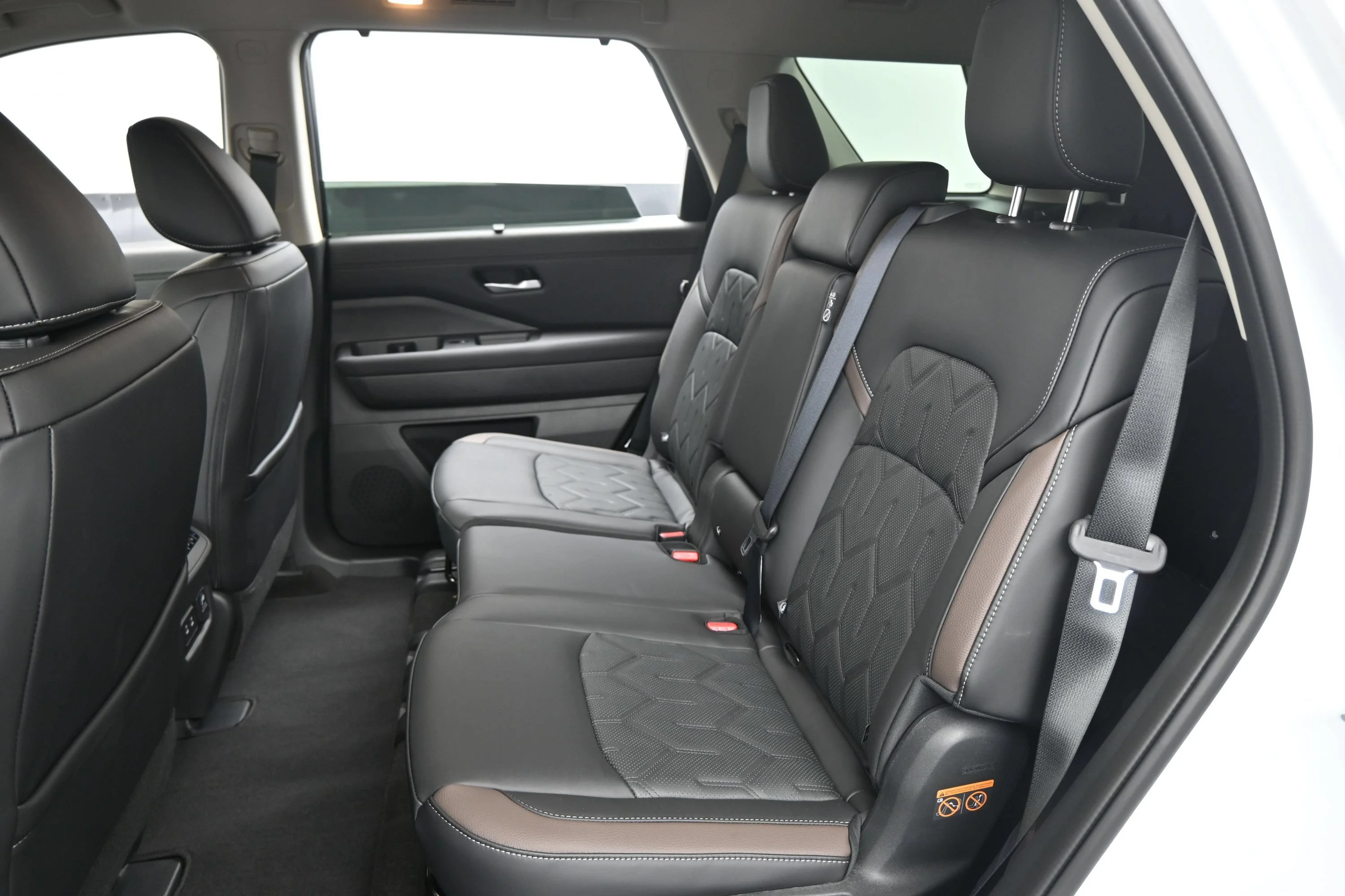 New 2026 Everest White Pearl TriCoat / Super Black Two-tone Nissan Platinum image 10