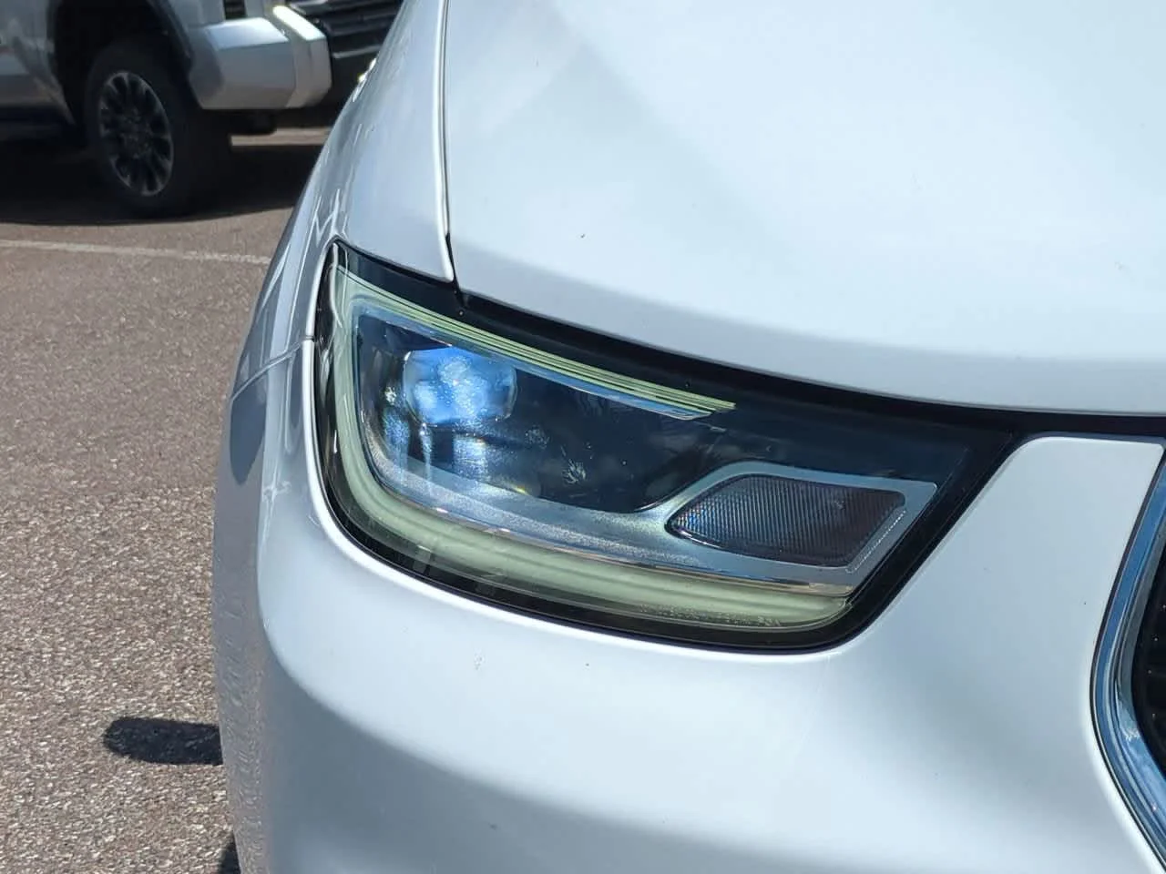 Used 2024 Bright White Clearcoat Chrysler Hybrid Select image 9