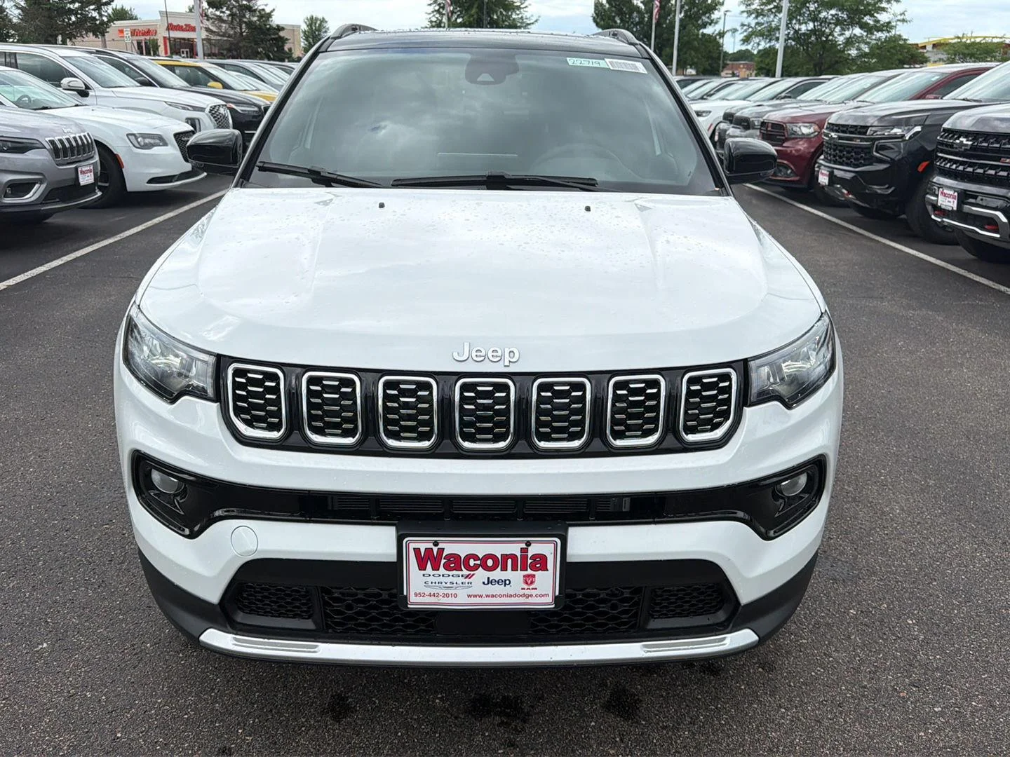 New 2026 Bright White Clear-Coat Exterior Paint Jeep Limited image 3