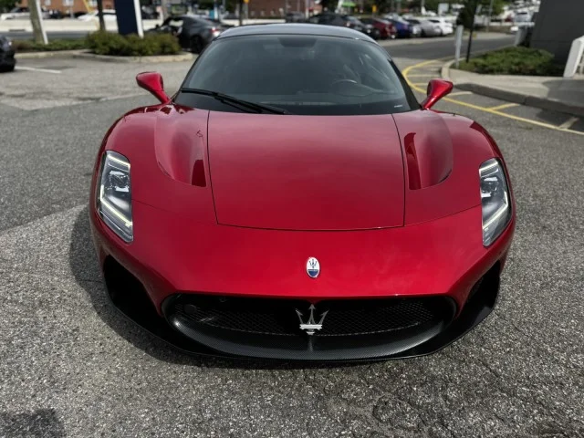 Used 2022 RED Maserati  image 8