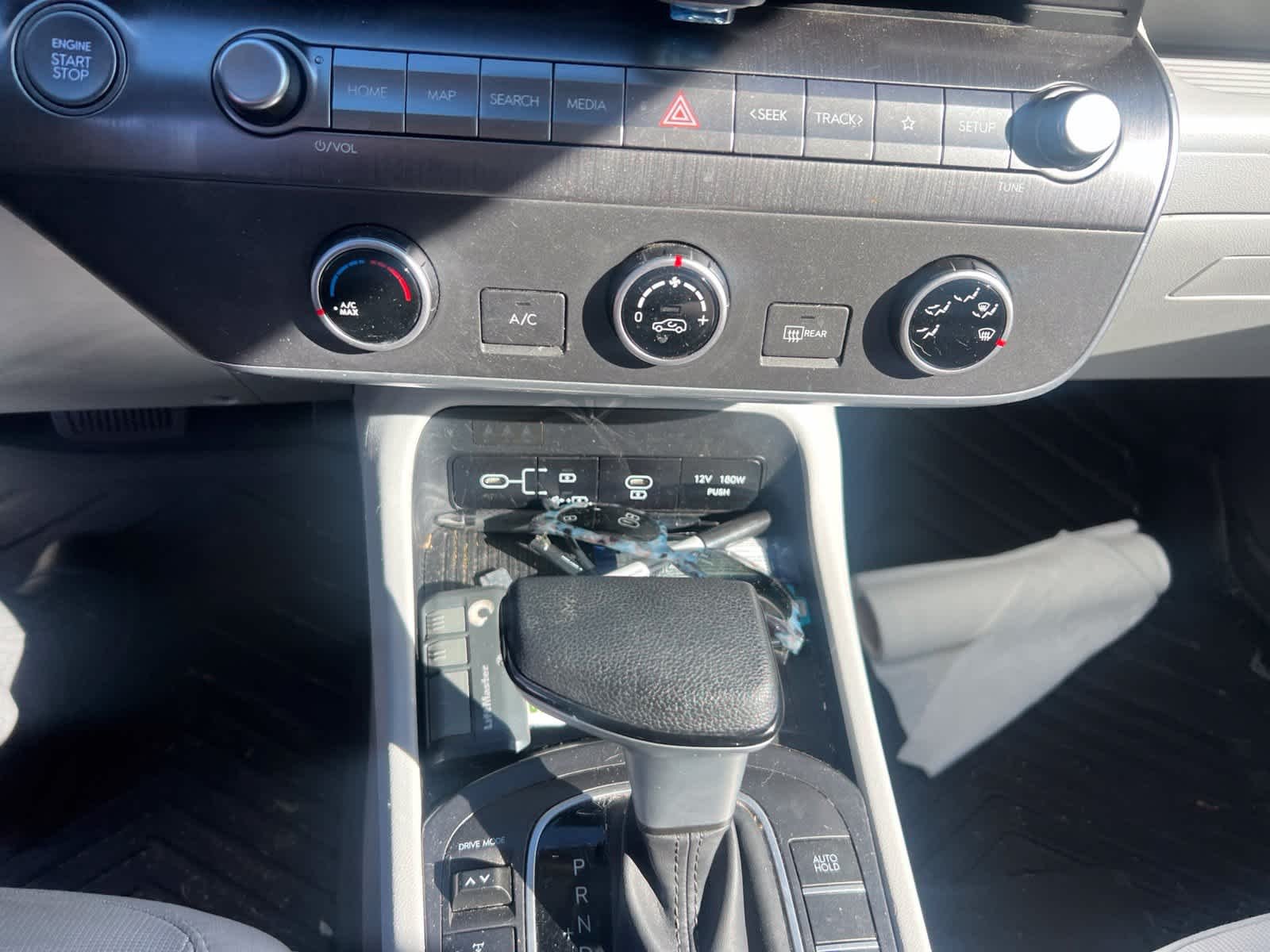 Certified Used 2025 Atlas White Hyundai SE image 17