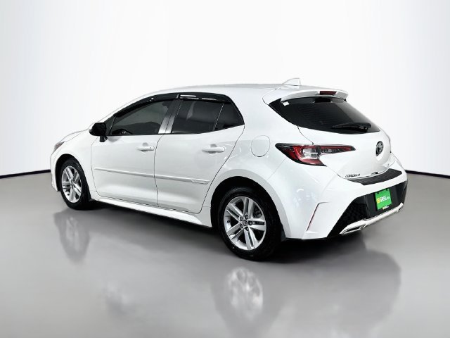 Used 2022 White Toyota SE image 5