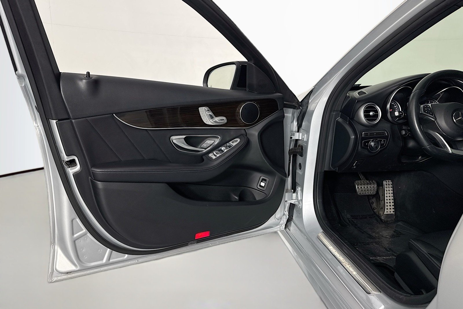 Used 2018 Iridium Silver Metallic Mercedes-Benz C 300 image 21