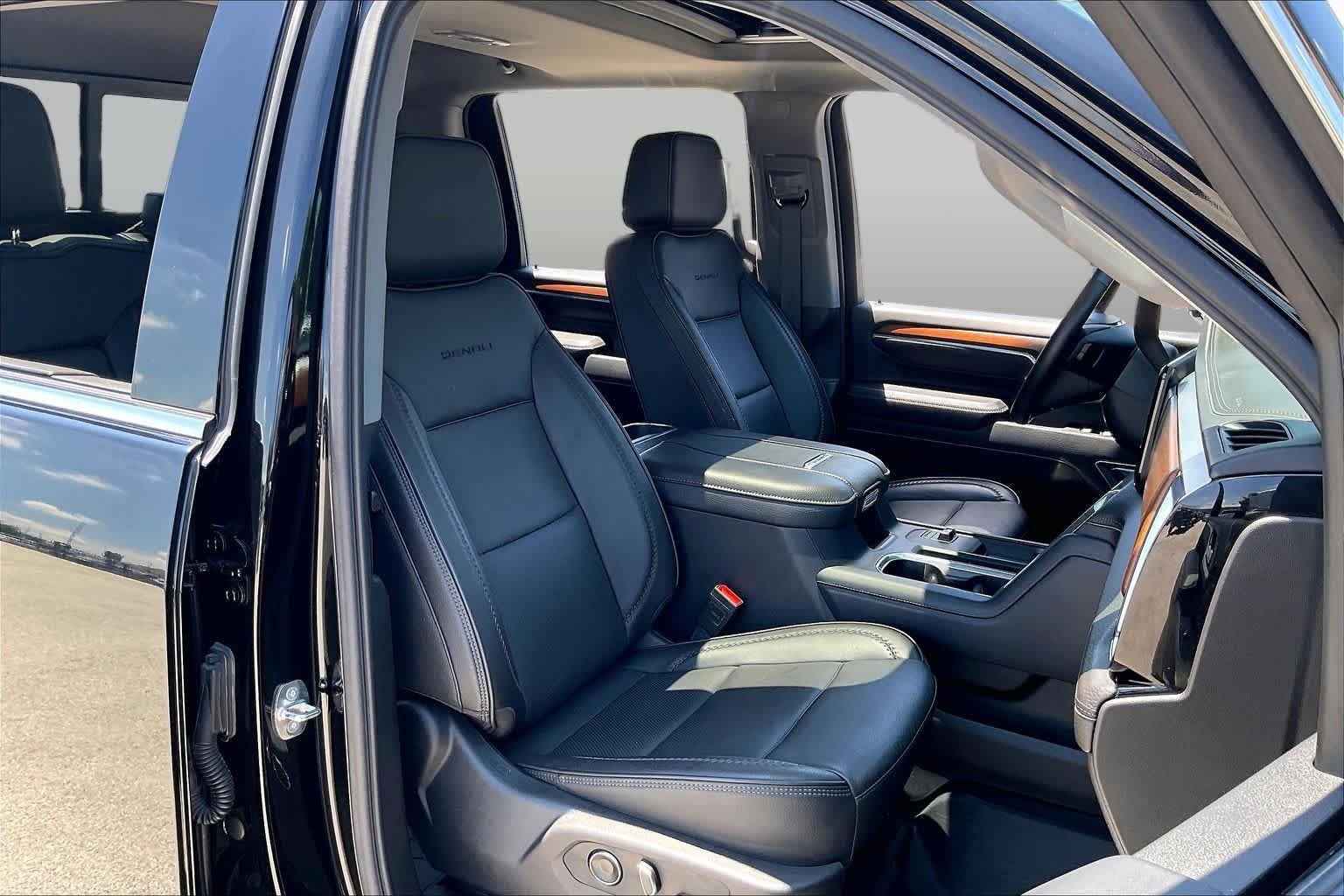 Used 2024 Onyx Black GMC Denali DRW image 9