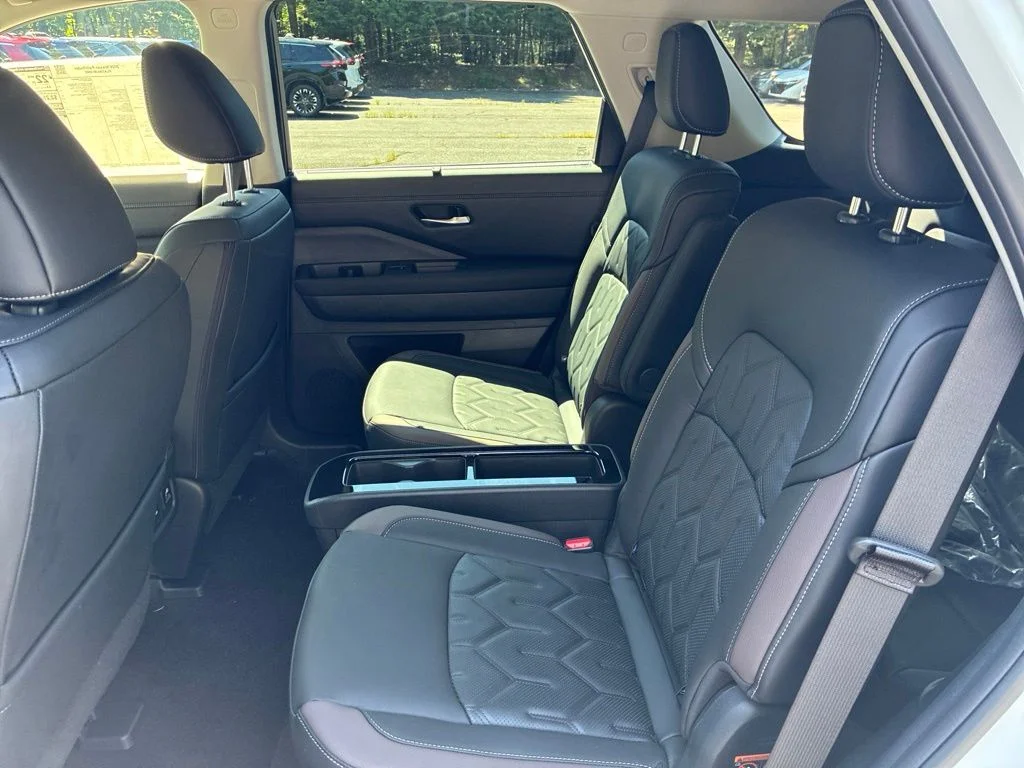 New 2026 Everest White Pearl TriCoat Nissan Platinum image 26